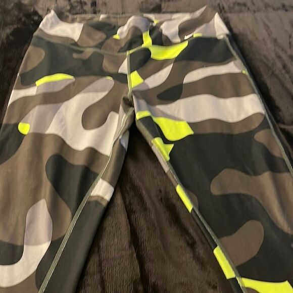 Nike camo leggings - Picture 1 of 3